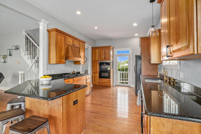 7812 Fountain Hills Ln, Davisburg, MI 48350 - kitchen with a sink, a peninsula, light wood-type flooring, a breakfast bar, and recessed lighting