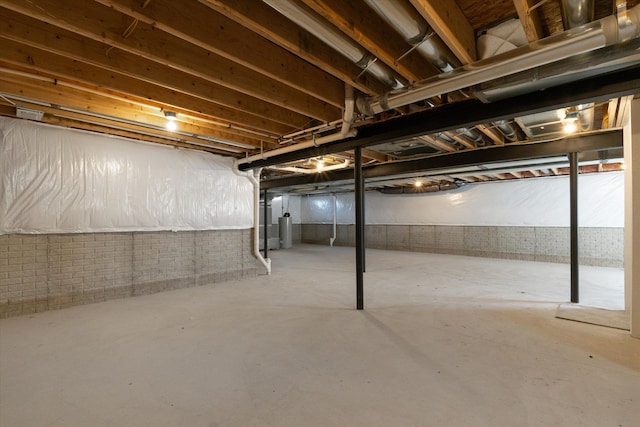 19266 Thompson Dr, Macomb, MI 48042 - unfinished below grade area with gas water heater