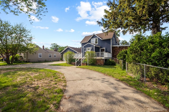 view of front of property with driveway