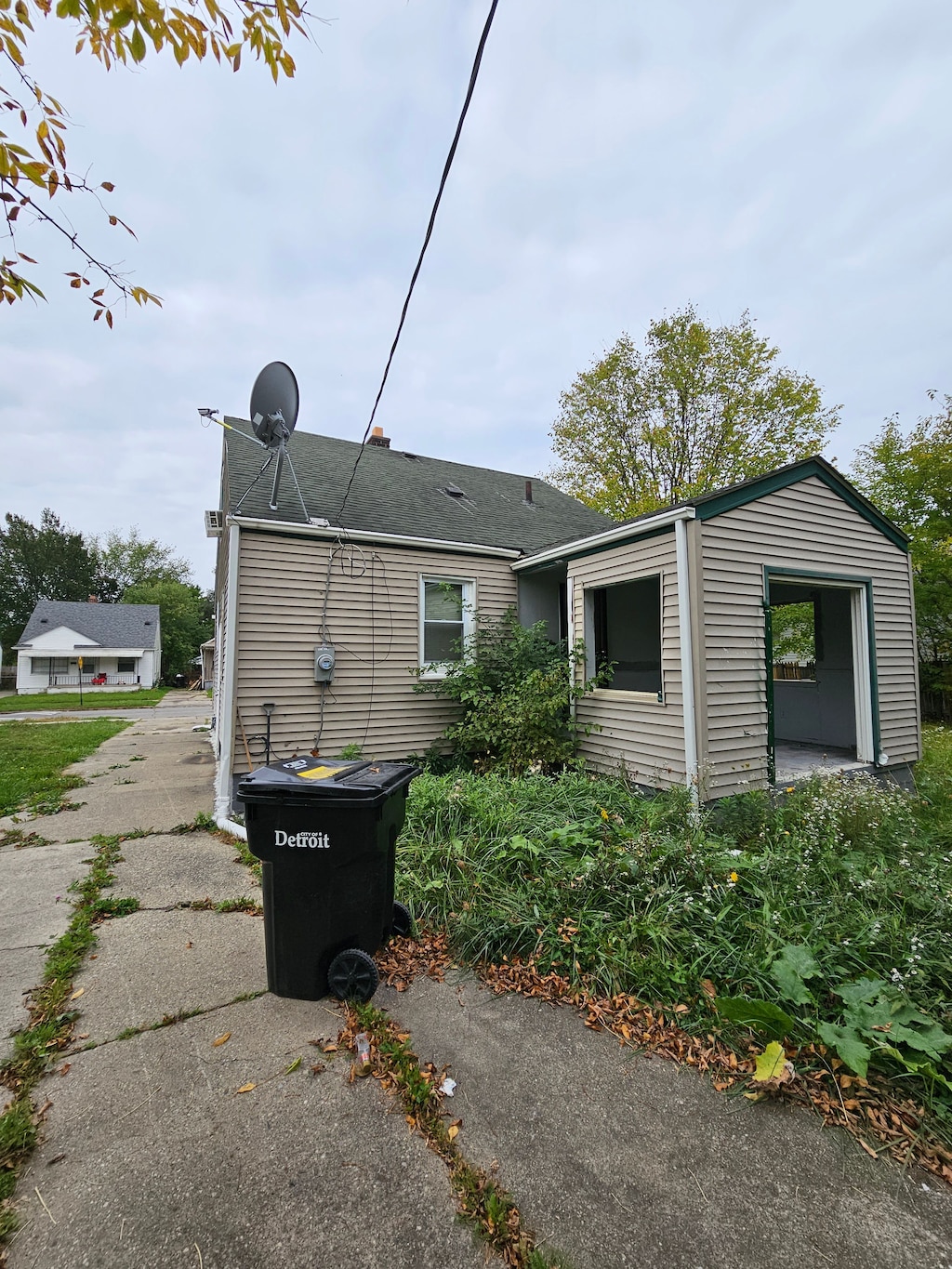 7396 Stahelin Ave, Detroit, MI 48228 - view of side of home with roof with shingles