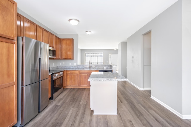 187 Center Blvd, Wixom, MI 48393 - kitchen featuring stainless steel appliances, a sink, wood finished floors, and baseboards