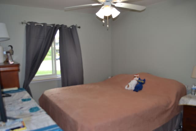 5448 Fairview Dr, Grand Blanc, MI 48439 - bedroom featuring ceiling fan
