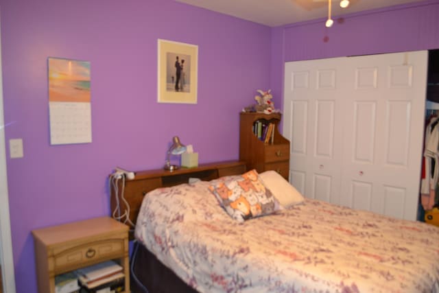5448 Fairview Dr, Grand Blanc, MI 48439 - bedroom featuring a closet
