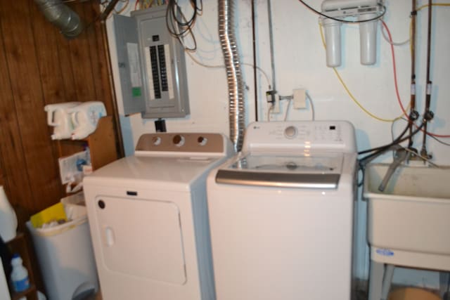 5448 Fairview Dr, Grand Blanc, MI 48439 - clothes washing area featuring washing machine and dryer and electric panel
