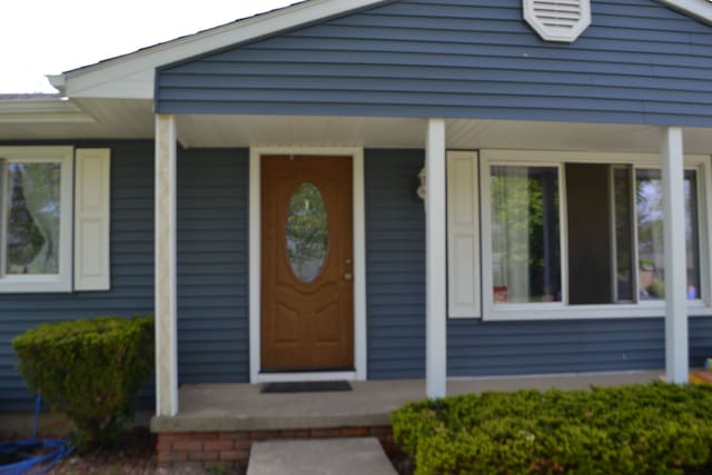 5448 Fairview Dr, Grand Blanc, MI 48439 - entrance to property with covered porch