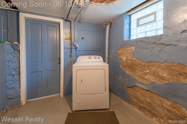 337 Chandler St, Romeo, MI 48065 - washroom with washer / dryer