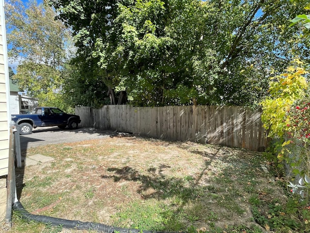50 Henderson St, Pontiac, MI 48341 - view of yard featuring fence