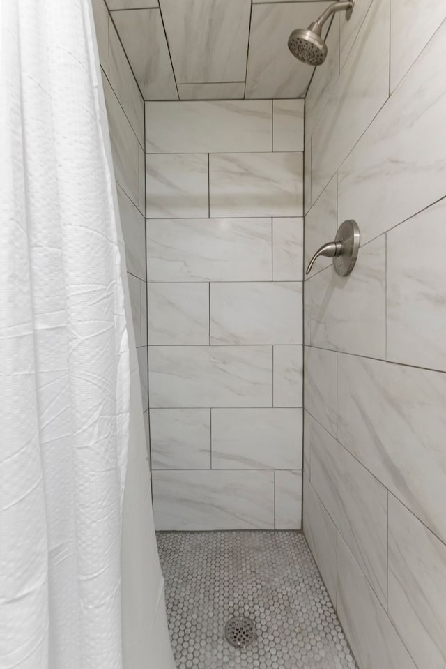 bathroom with a tile shower