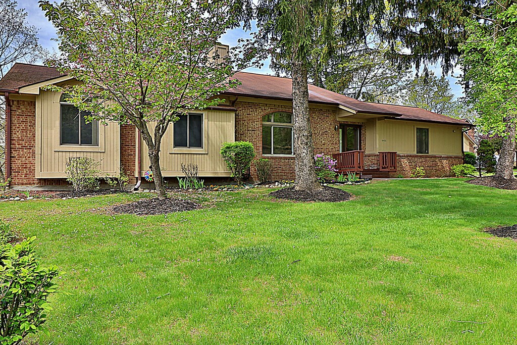 6400 Pinecrest, West Bloomfield, MI 48322 - view of front of house featuring a front lawn and brick siding