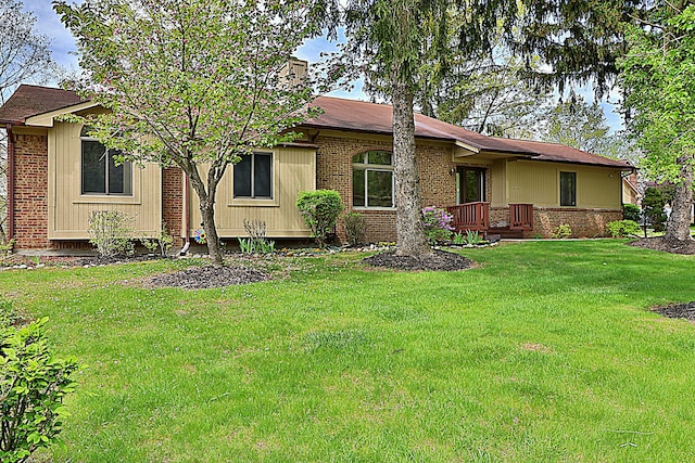 6400 Pinecrest, West Bloomfield, MI 48322 - view of front of house featuring a front lawn and brick siding