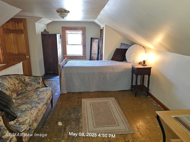 1551 Division St, Saginaw, MI 48602 - bedroom featuring hardwood / wood-style flooring, lofted ceiling, and baseboards
