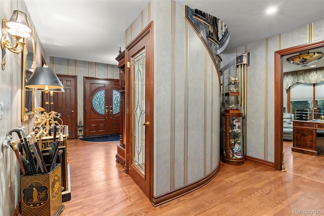 7310 Sandy Creek Ln, Bloomfield Hills, MI 48301 - hallway featuring wallpapered walls and light wood-style floors