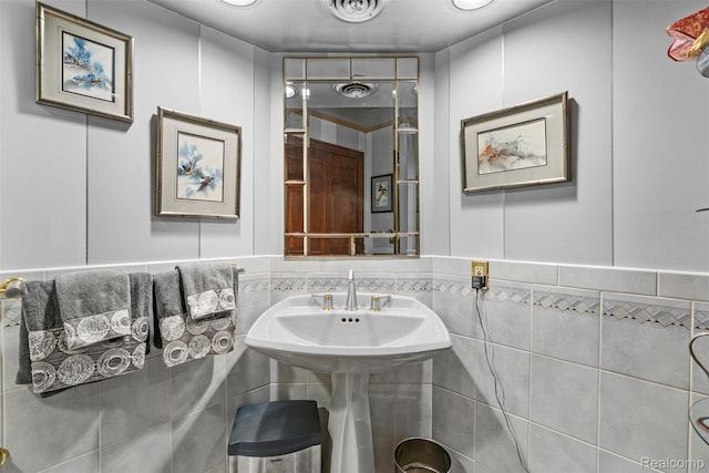 7310 Sandy Creek Ln, Bloomfield Hills, MI 48301 - view of bathroom