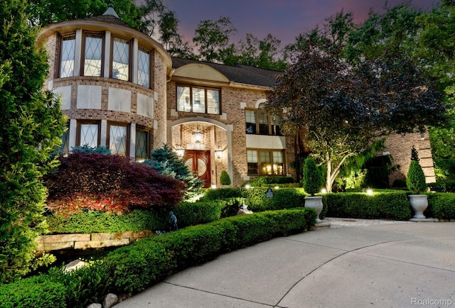 7310 Sandy Creek Ln, Bloomfield Hills, MI 48301 - view of front of house featuring brick siding