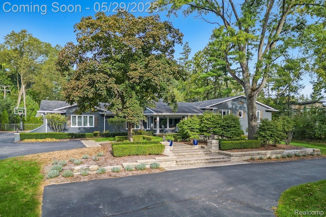 4906 Charing Cross Rd, Bloomfield Hills, MI 48304 - view of front of house with asphalt driveway