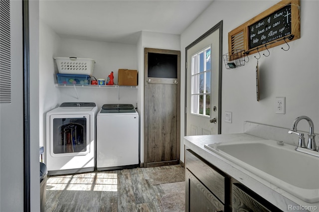 7376 Capac Rd, Yale, MI 48097 - laundry room featuring washing machine and clothes dryer and a heating unit
