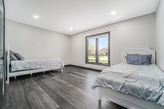 53242 Clarion Dr, Macomb, MI 48042 - bedroom featuring dark wood-style floors, recessed lighting, and baseboards