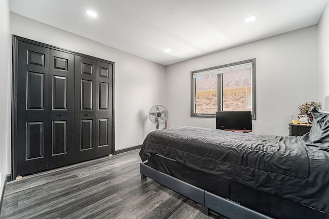 53242 Clarion Dr, Macomb, MI 48042 - bedroom featuring dark wood finished floors, recessed lighting, baseboards, and a closet