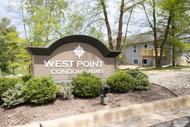 view of community / neighborhood sign