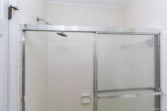 5423 Hauser Way W, Bloomfield, MI 48323 - bathroom with tiled shower and ornamental molding