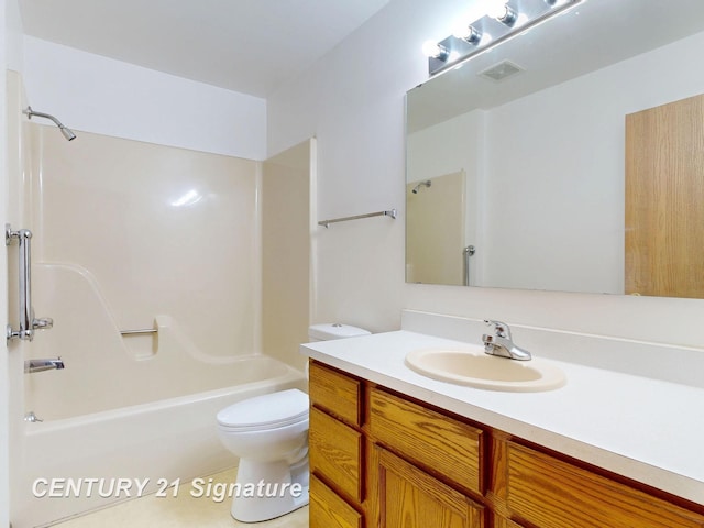 5530 Hess Rd, Saginaw, MI 48601 - bathroom with toilet, vanity, and bathing tub / shower combination