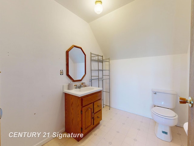 5530 Hess Rd, Saginaw, MI 48601 - half bath featuring lofted ceiling, toilet, vanity, and baseboards