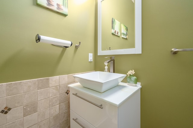 7294 Mackenzie Ln, Portage, MI 49024 - bathroom featuring vanity