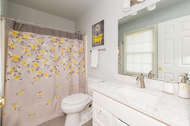 7294 Mackenzie Ln, Portage, MI 49024 - full bath featuring toilet, vanity, a shower with curtain, and tile patterned flooring