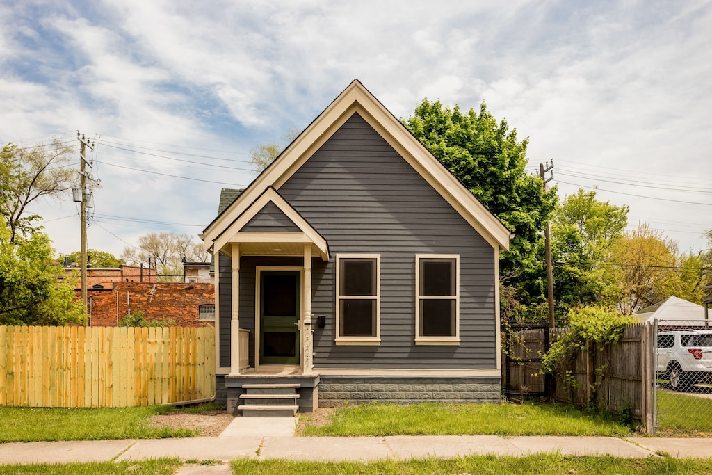 3024 25th St, Detroit, MI 48216 - view of bungalow