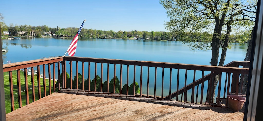 2982 Shawnee Ln, Waterford, MI 48329 - deck featuring a water view