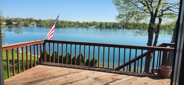 2982 Shawnee Ln, Waterford, MI 48329 - deck featuring a water view
