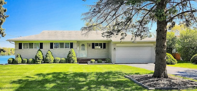 2982 Shawnee Ln, Waterford, MI 48329 - view of front of home featuring a garage, driveway, a front yard, and entry steps