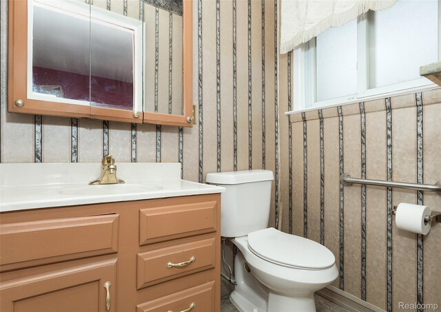 2982 Shawnee Ln, Waterford, MI 48329 - bathroom featuring toilet, vanity, and wallpapered walls
