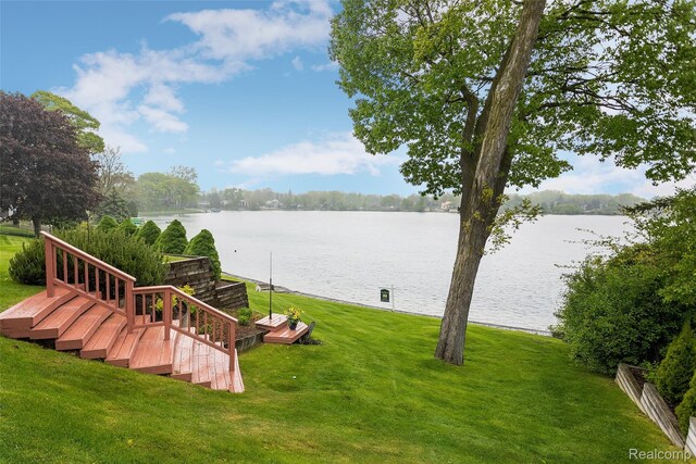2982 Shawnee Ln, Waterford, MI 48329 - view of grassy yard with a water view