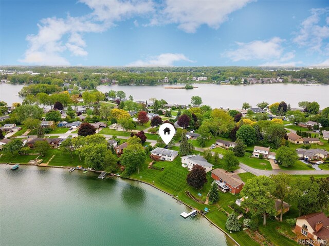 2982 Shawnee Ln, Waterford, MI 48329 - aerial view of residential area featuring a large body of water