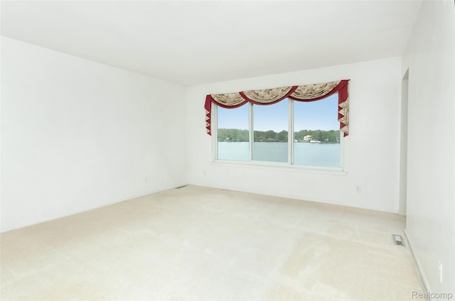 2982 Shawnee Ln, Waterford, MI 48329 - empty room featuring light carpet and a water view