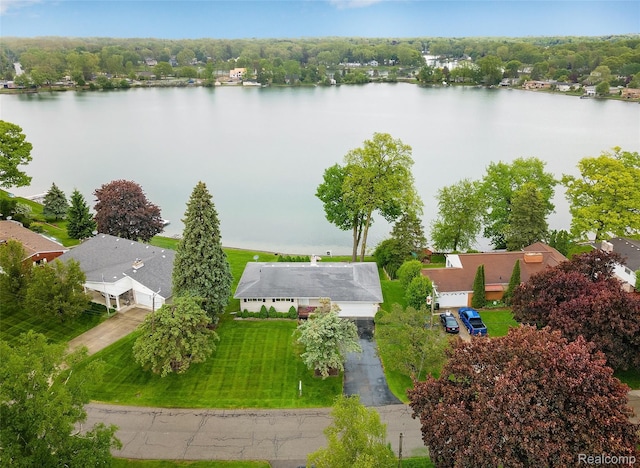 2982 Shawnee Ln, Waterford, MI 48329 - drone / aerial view of a large body of water