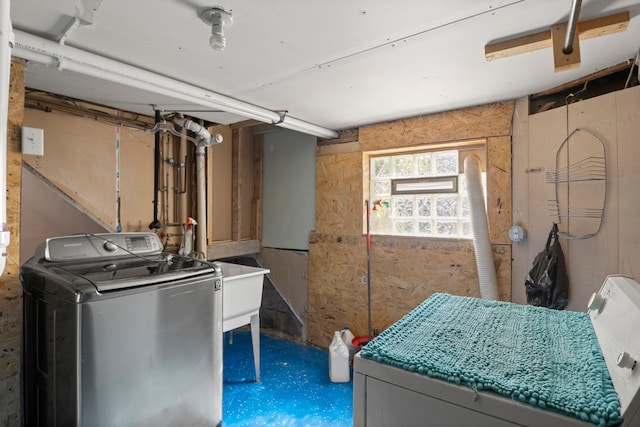 washroom with washing machine and clothes dryer