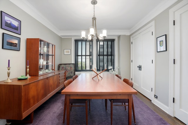 15 E Kirby St Unit 822, Detroit, MI 48202 - dining space featuring a chandelier, crown molding, wood finished floors, a desk, and baseboards