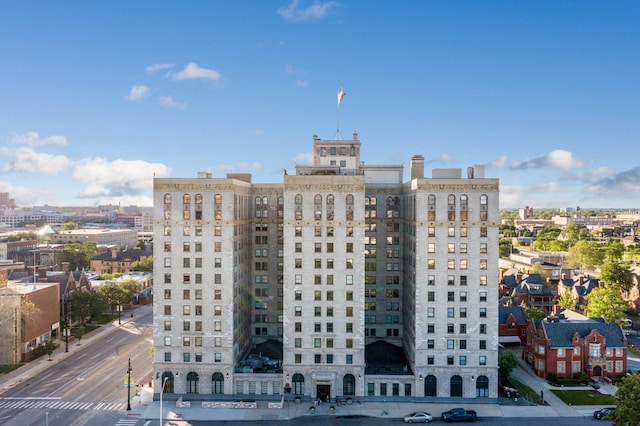 15 E Kirby St Unit 822, Detroit, MI 48202 - view of property featuring a view of city
