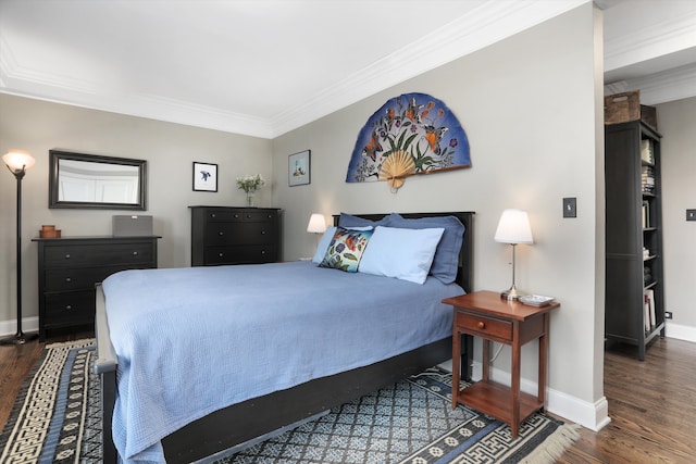 15 E Kirby St Unit 822, Detroit, MI 48202 - bedroom with wood finished floors, baseboards, and ornamental molding
