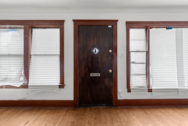 5370 Seebaldt St, Detroit, MI 48204 - foyer featuring wood finished floors and baseboards