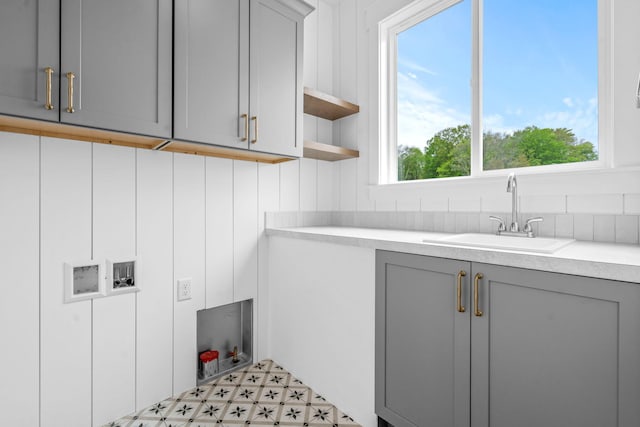 laundry room with cabinet space and washer hookup