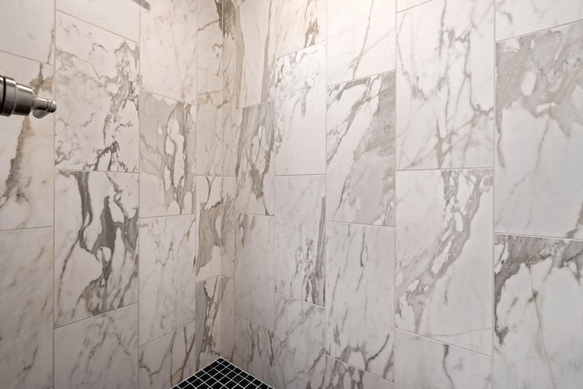 full bath featuring tiled shower