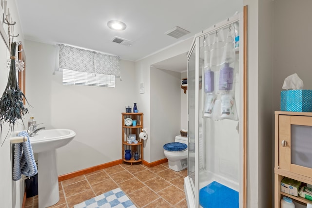 939 S Highland St, Dearborn, MI 48124 - full bathroom featuring a stall shower, toilet, and baseboards