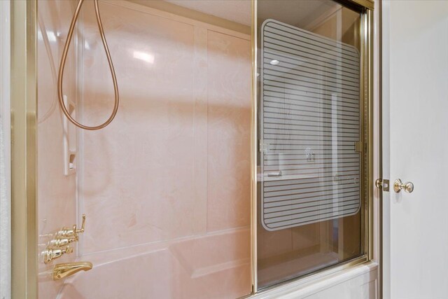 5080 Kitson Ln, West Bloomfield, MI 48324 - full bath with enclosed tub / shower combo
