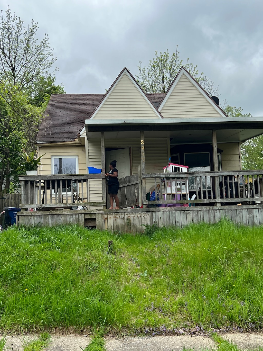 2437 Zimmerman St, Flint, MI 48503 - bungalow featuring covered porch and an attached garage