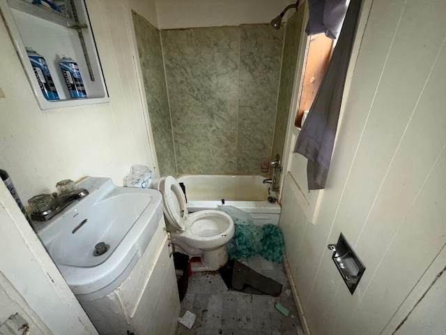 1917 16th St, Port Huron, MI 48060 - bathroom featuring toilet and shower / bathtub combination