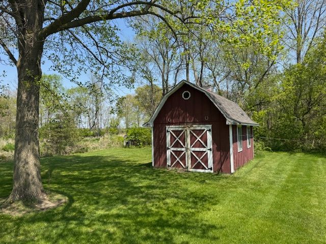 view of barn featuring a yard