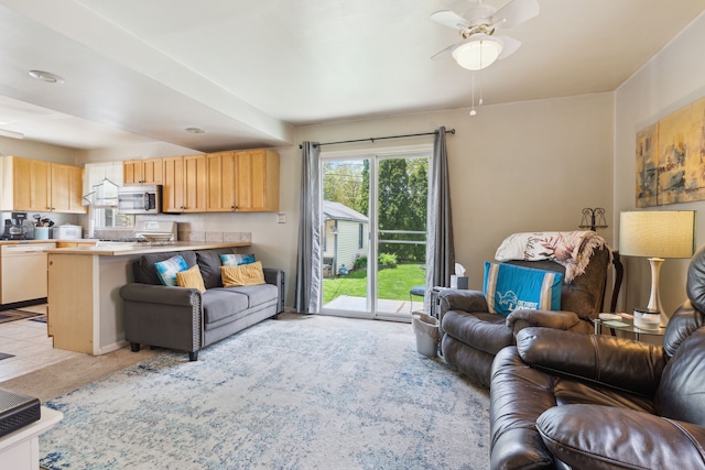 3128 Woodside St, Dearborn, MI 48124 - living area with a ceiling fan